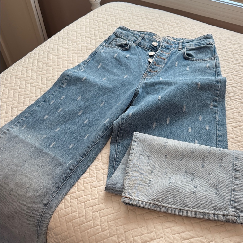 Stylish Light Blue Distressed Women Jeans